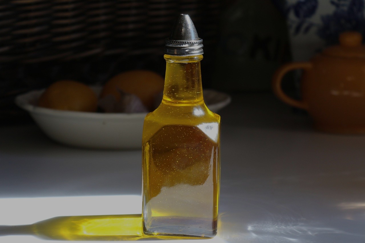 Common household cooking oil.