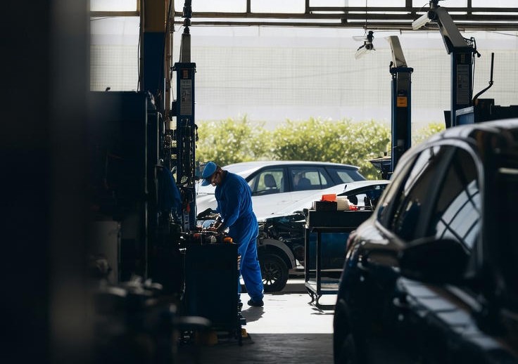 A photo of an car repair shop